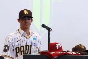 Humberto Cruz Signs With MLB San Diego Padres