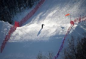 (SP)CHINA-INNER MONGOLIA-HULUN BUIR-14TH NATIONAL WINTER GAMES-MEN'S SNOWBOARD BIG AIR