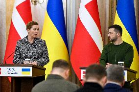 PM of Denmark and President of Ukraine talk to media in Lviv