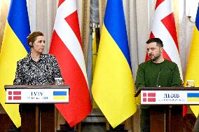 PM of Denmark and President of Ukraine talk to media in Lviv