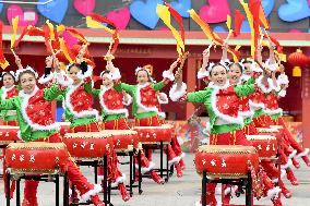 Folk Art Performance During The Lantern Festival in Qingdao