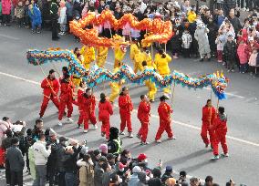 Dragon Dance Celebrate Lantern Festival