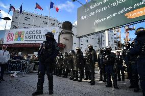 Visitors blocked by the CRS in front of the Agricultural Fair - Paris