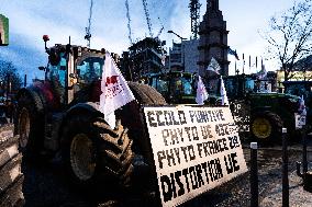 Farmers Protest On Eve Of Agricultural Fair - Paris