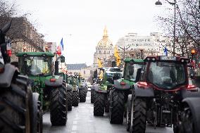 Farmers Protest On Eve Of Agricultural Fair - Paris