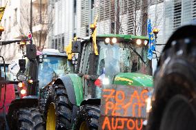 Farmers Protest On Eve Of Agricultural Fair - Paris