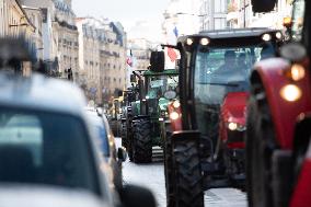 Farmers Protest On Eve Of Agricultural Fair - Paris