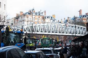 Farmers Protest On Eve Of Agricultural Fair - Paris