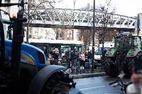 Farmers Protest On Eve Of Agricultural Fair - Paris