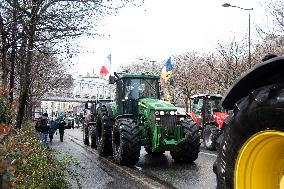 Farmers Protest On Eve Of Agricultural Fair - Paris