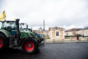 Farmers Protest On Eve Of Agricultural Fair - Paris