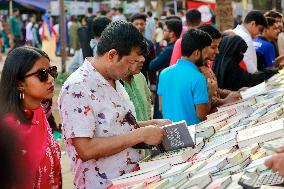 Book Fair Draws Huge Crowd - Dhaka