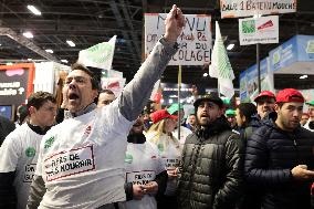 Farmers Protest At Agricultural Fair - Paris