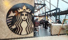 Luckin Overtakes Starbucks in China