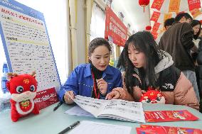 Train Job Fair in Huzhou