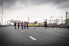 Extinction Rebellion Blocks The A10 Highway In Amsterdam Again