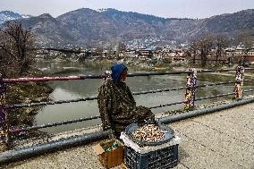 Daily Life In Kashmir