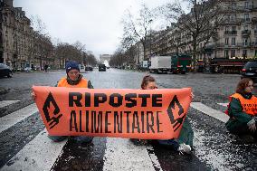 Climate Activists Block Traffic Near Arc de Triomphe - Paris