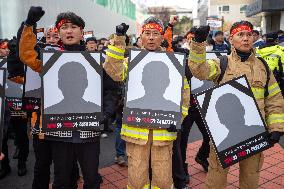 70,000 Firefighters Rally Demanding Improved Working Conditions And Increase In Firefighting Personnel