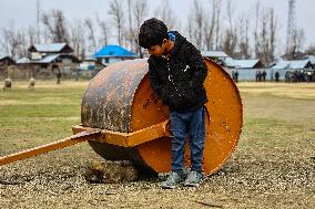 Daily Life In Kashmir