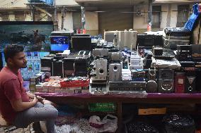 Second-hand Electronics Market In Kolkata, India