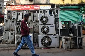 Second-hand Electronics Market In Kolkata, India