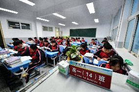 CHINA-GANSU-JISHISHAN-EARTHQUAKE-SCHOOL-NEW SEMESTER(CN)