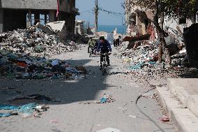 MIDEAST-GAZA CITY-DESTROYED BUILDINGS