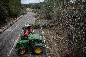 Catalan Farmers Cut The AP-7 And N-II In Pontós.
