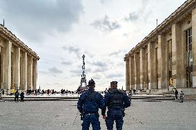 Security Near Eiffel Tower - Paris