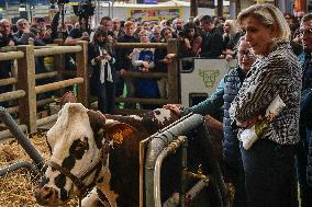 Marine Le Pen Visits The Agricultural Fair - Paris