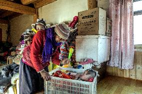 Tibetan Women in Zakana