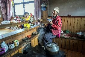 Tibetan Women in Zakana
