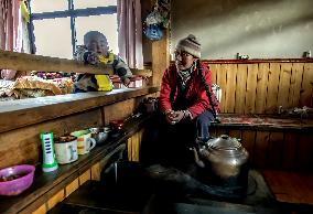Tibetan Women in Zakana