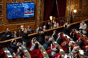 Senate Votes To Enshrine Abortion Rights In Constitution - Paris