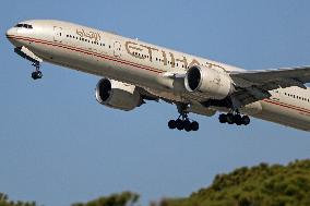 Boeing 777 with old Etihad livery taking off from Barcelona airport