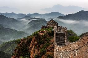 Breath-taking Clouds Shrouds Jinshanling Great Wall
