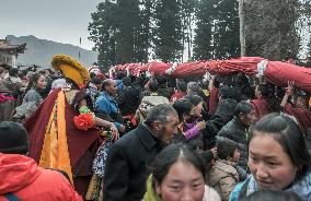 People Worship with a giant thangka at Langmu Temple, China