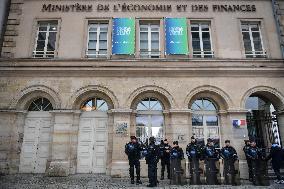 Farmers Protest At Economy Ministry - Paris