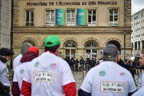Farmers Protest At Economy Ministry - Paris