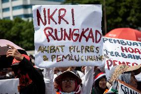Muslims Protest Demanding Impeachment For Presiden Joko Widodo