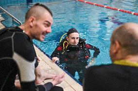 Croatian military teach Ukrainian veterans how to dive in Lviv