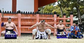 Sumo: Terunofuji performs ring-entering ritual