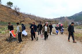 River Cleaning in Guizhou