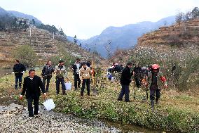 River Cleaning in Guizhou