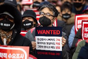 20,000 Doctors Protest Against Government In Seoul