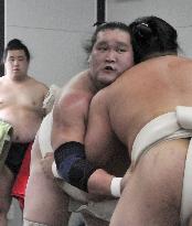 Sumo: Terunofuji ahead of spring tournament