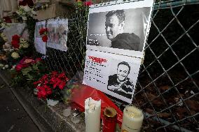 Tribute Of The Parisians To Navalny