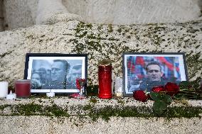 Tribute Of The Parisians To Navalny