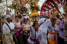 Melasti Ceremony Ahead Balinese Hindu's Day Of Silence